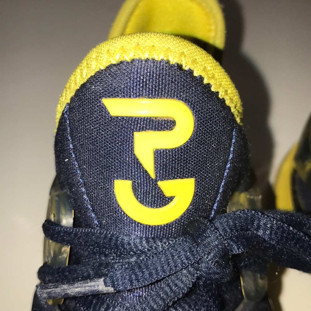 Paul George PE Size 9.5 Nike Zoom Hyperrev 2015